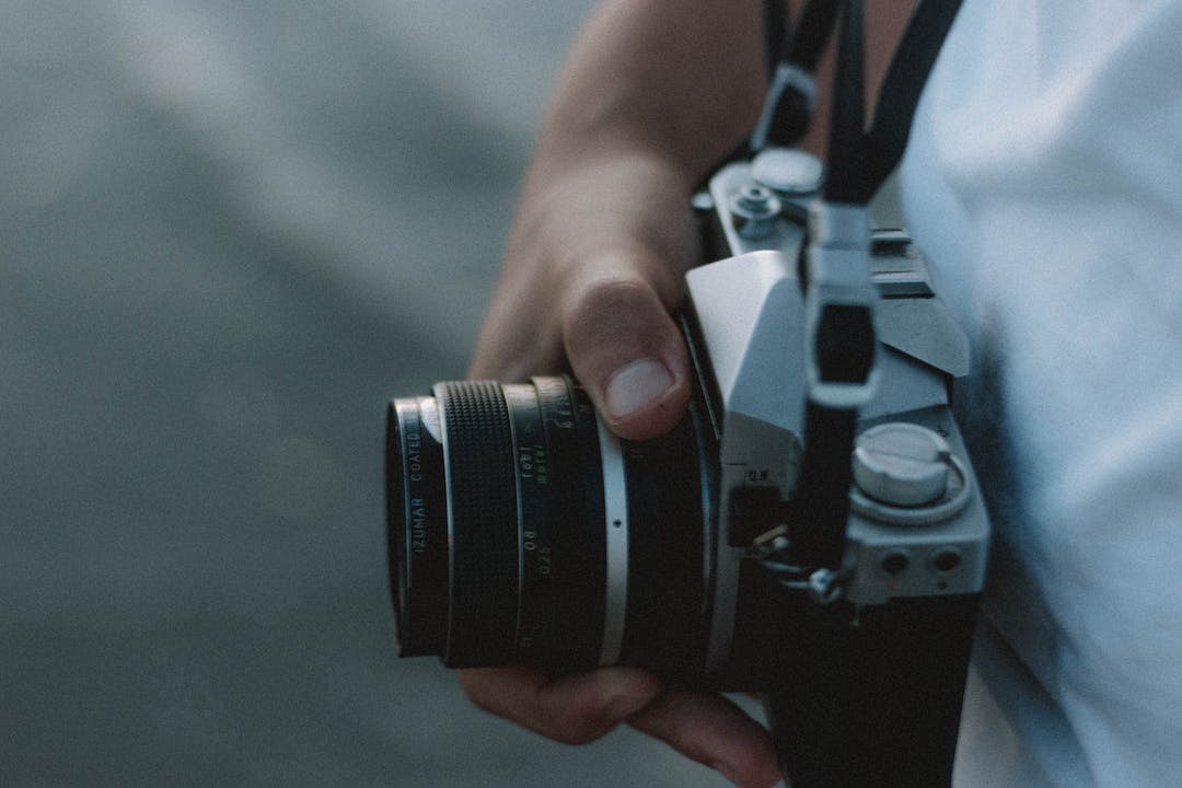 Kako pričvrstiti kaiš za Canon kameru: Vodič za savršeno postavljanje