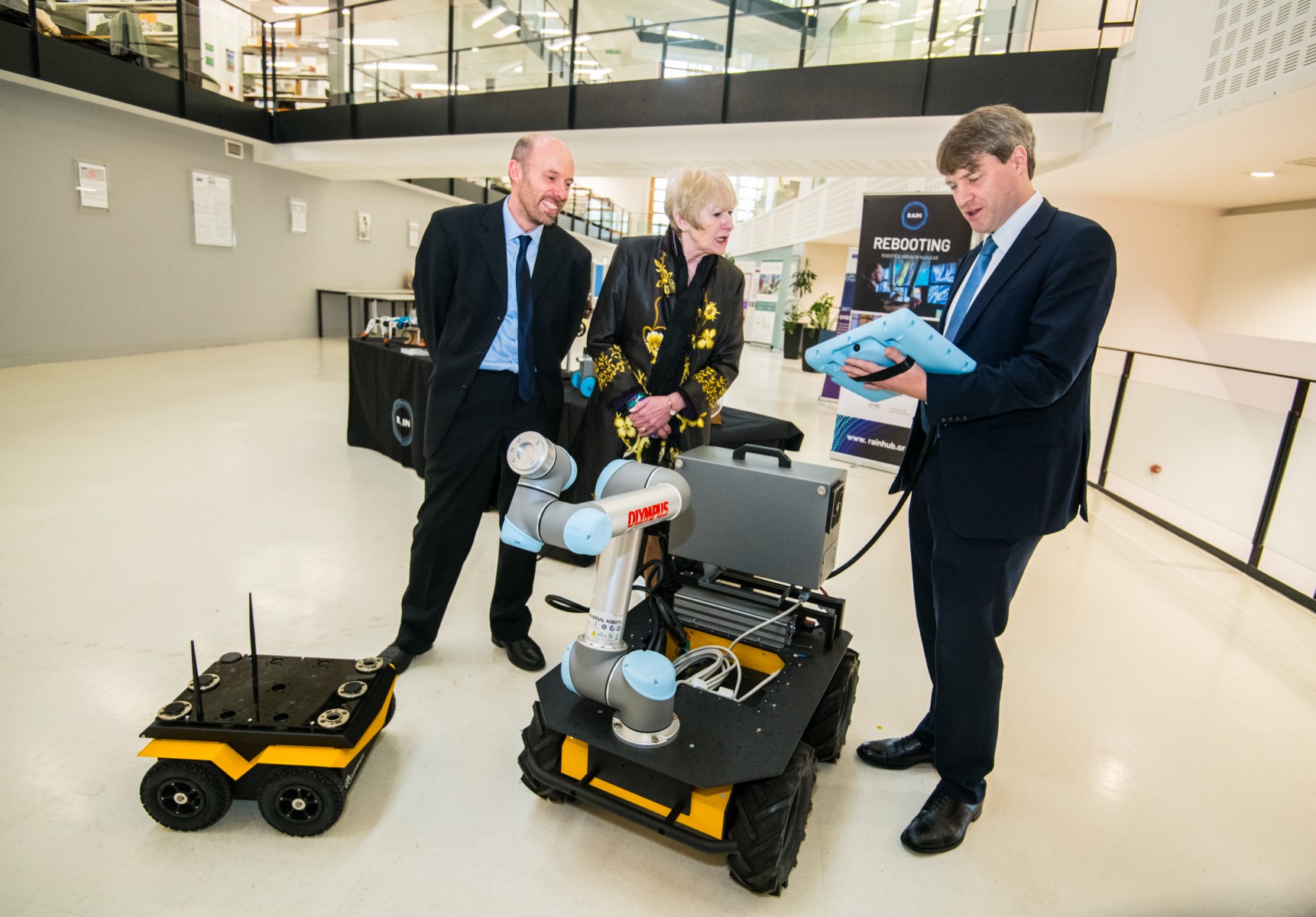 大学部长庆祝曼彻斯特的材料声誉