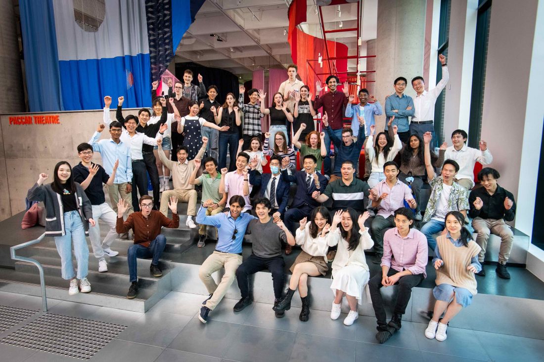 “坚韧与毅力”：最优秀的VCE学生获得奖学金