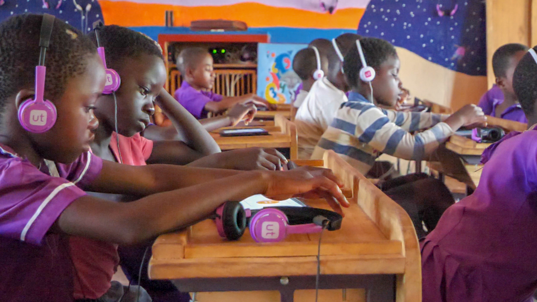 马拉维男女儿童同班学习的新应用程序，促进平等