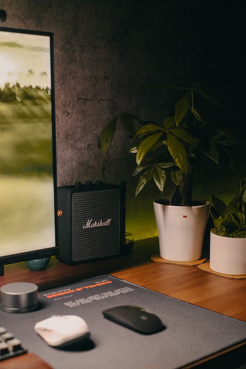 Pourquoi mon enceinte JBL coupe-t-elle constamment?