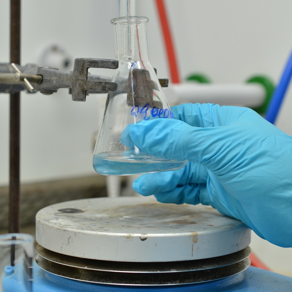 首次人工细胞通信受体实验中使用的止痛分子