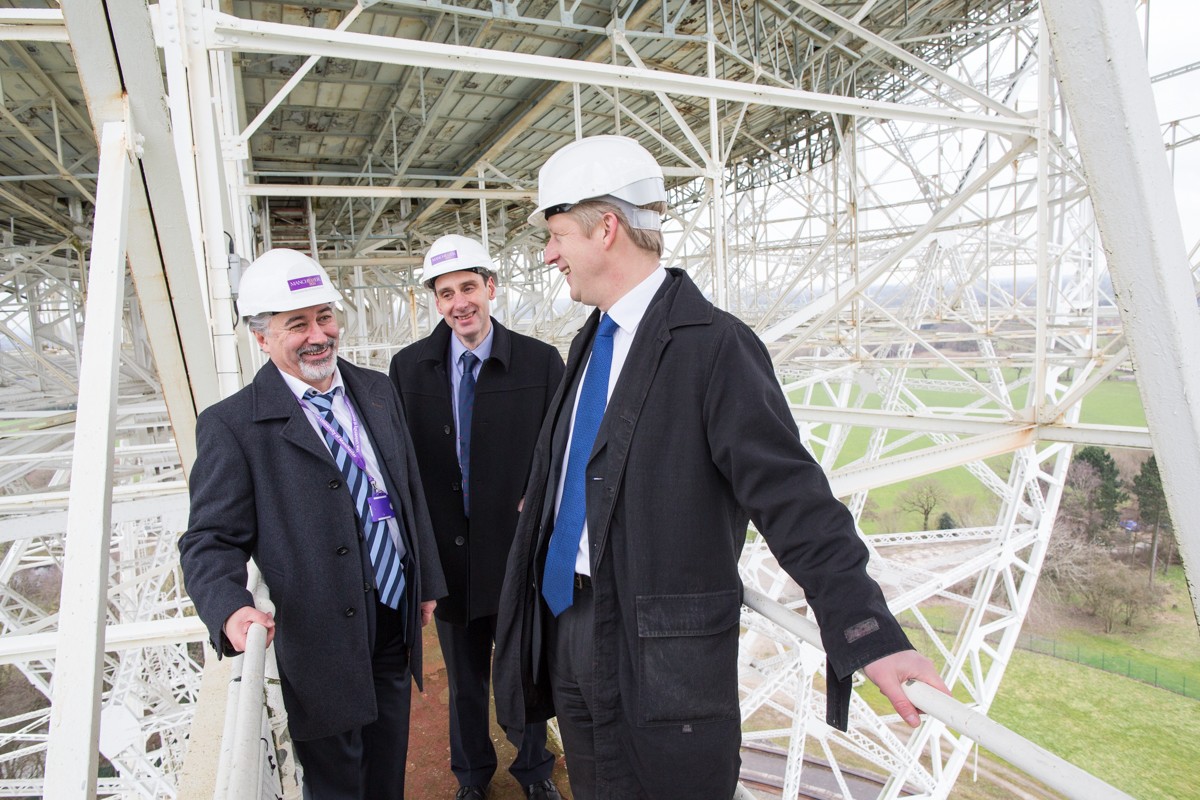教育部长参观焦德雷尔银行Universities Minister Visit Jodrell Bank