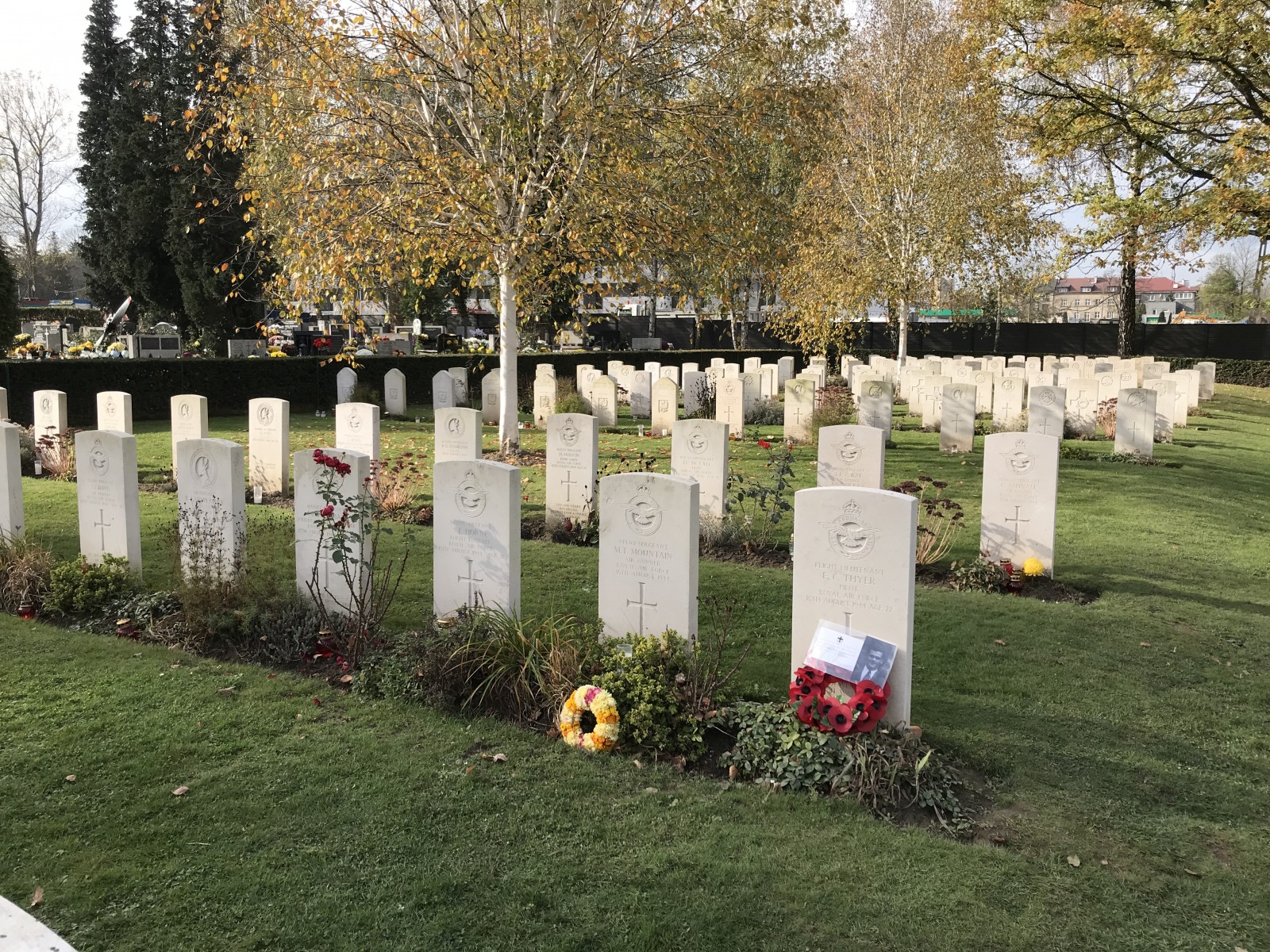 建立全球联系，以纪念曼彻斯特逝者