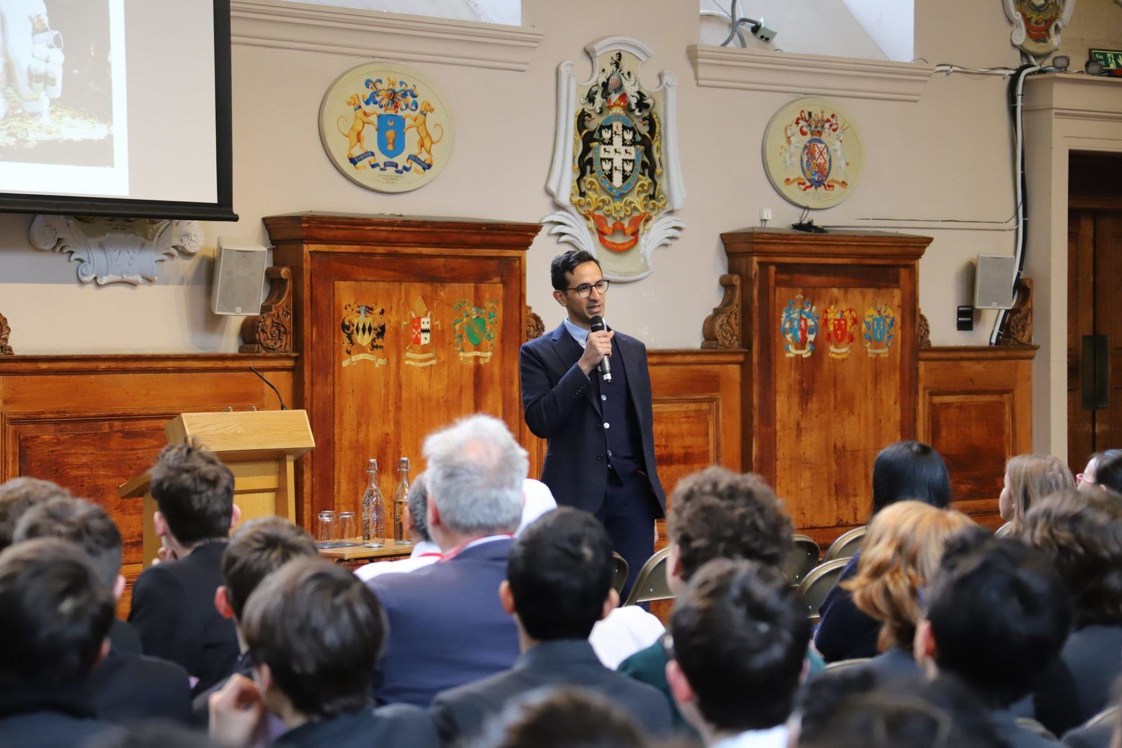 全球专家在首届威斯敏斯特会议上发表演讲