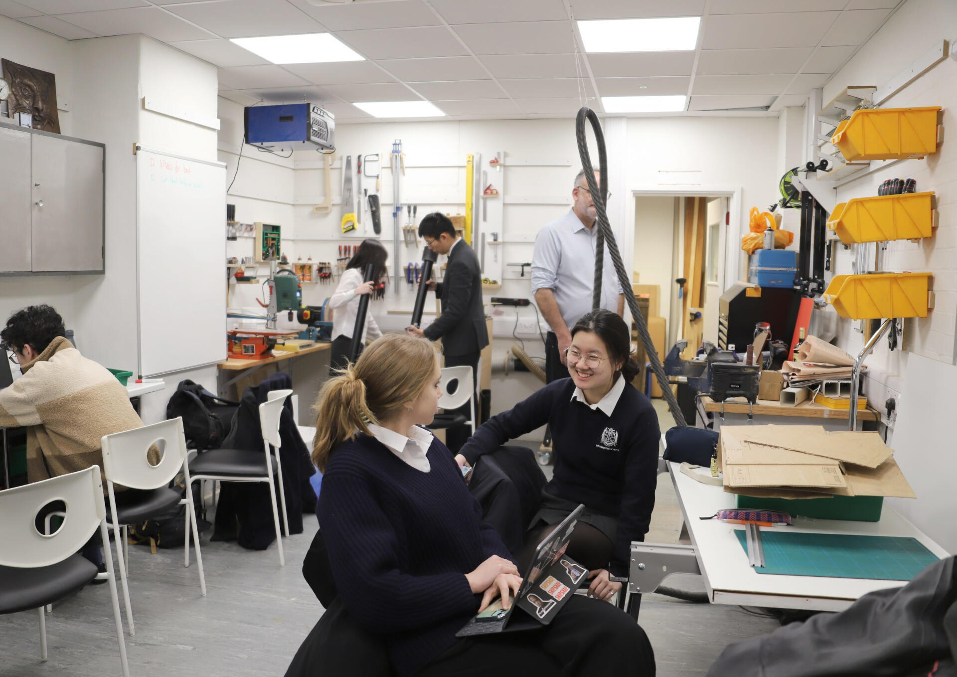 女性工程师多样性倡导者开设的新西敏STEM工作坊