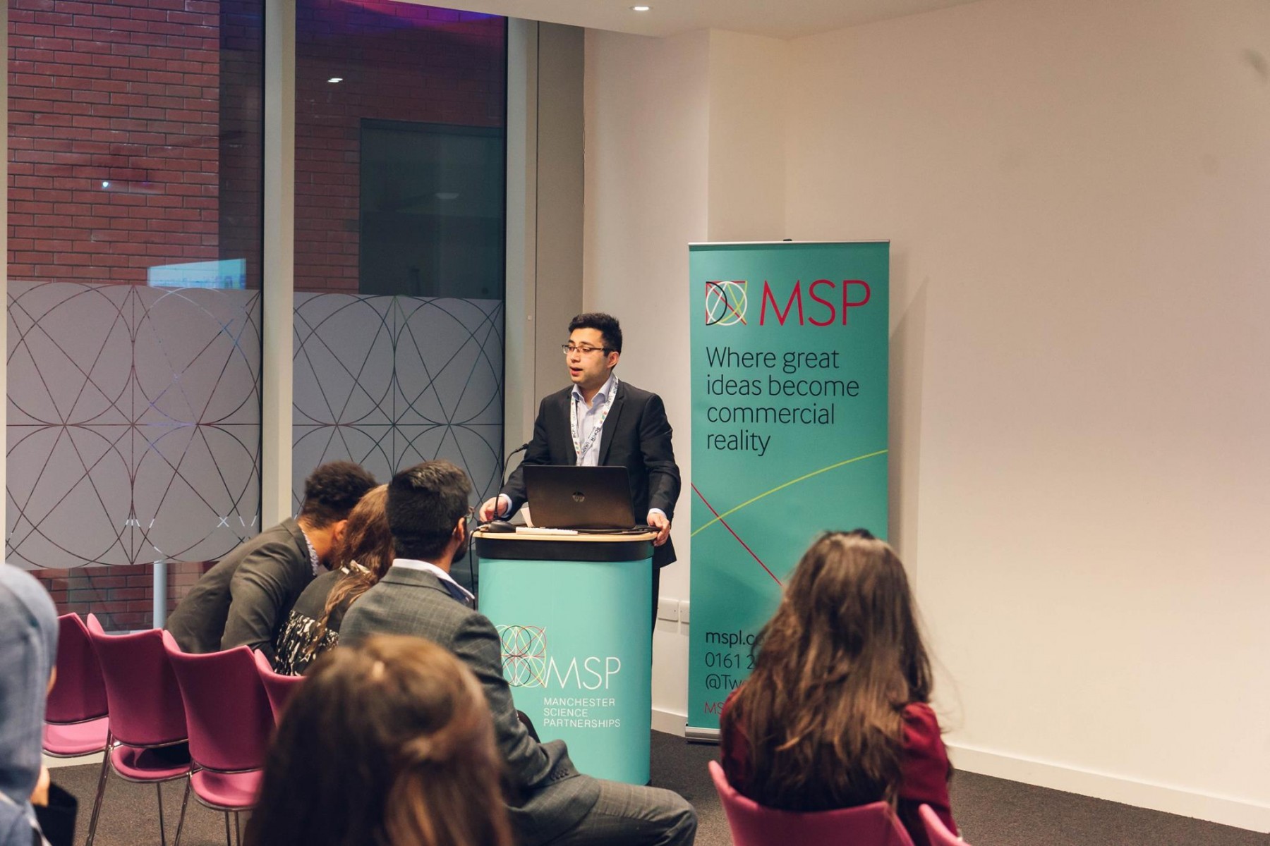 与帮助我们的NHS英雄的学生志愿者军队见面