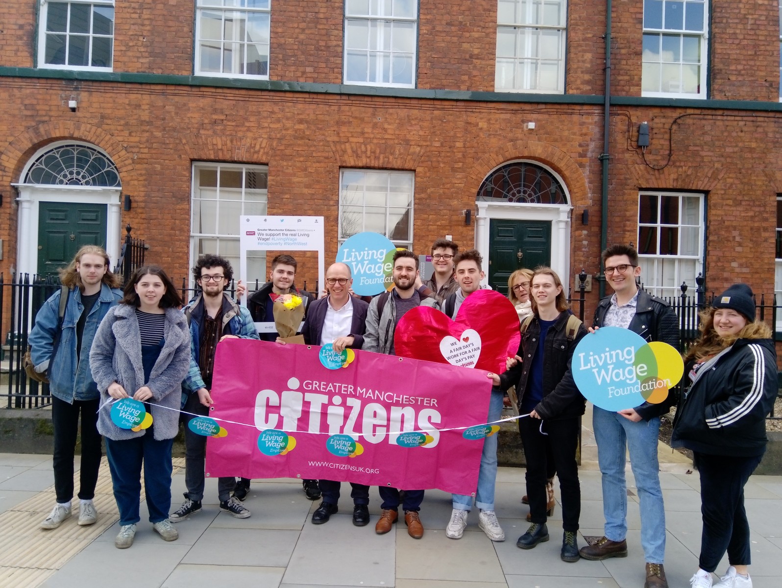 曼彻斯特大学正式获得生活工资雇主认证