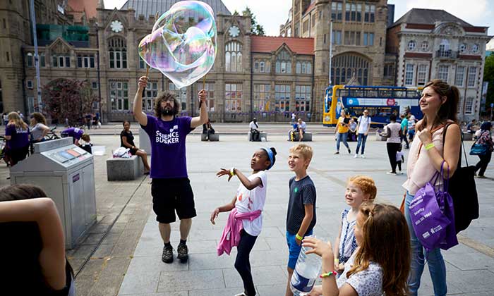 大学将为年度社区节日开放大门