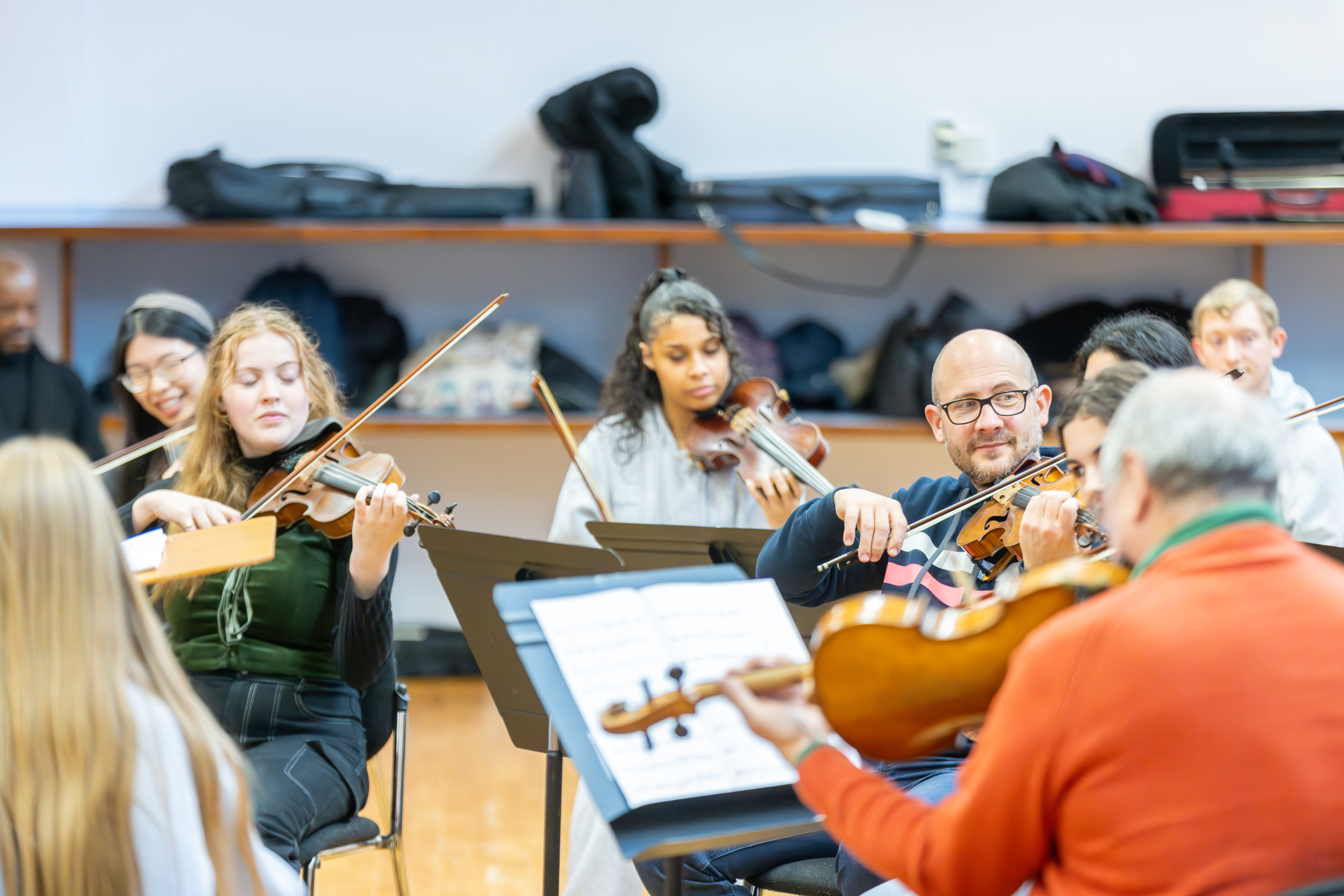 BBC音乐会交响乐团演奏由诺丁汉学生创作，灵感来源于《野生群岛》的音乐分数