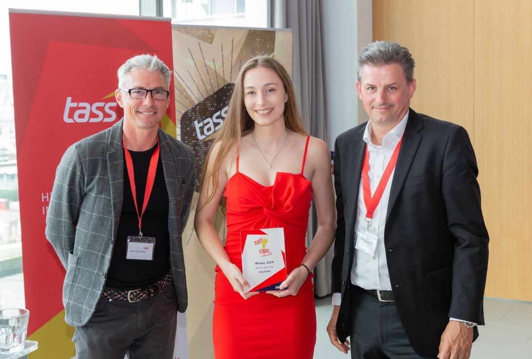 学生们获得才华运动员奖学金计划奖项