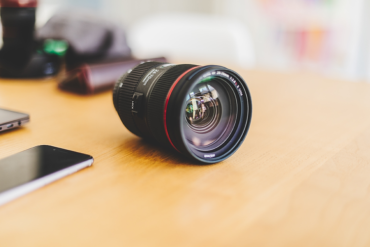 Mogu li koristiti DSLR objektiv na mirrorless fotoaparatu: Sve što treba da znate