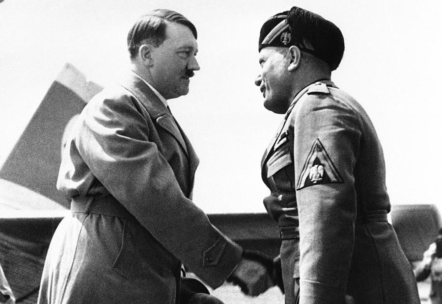 钢铁同盟：探讨希特勒与墨索里尼关系的新视角