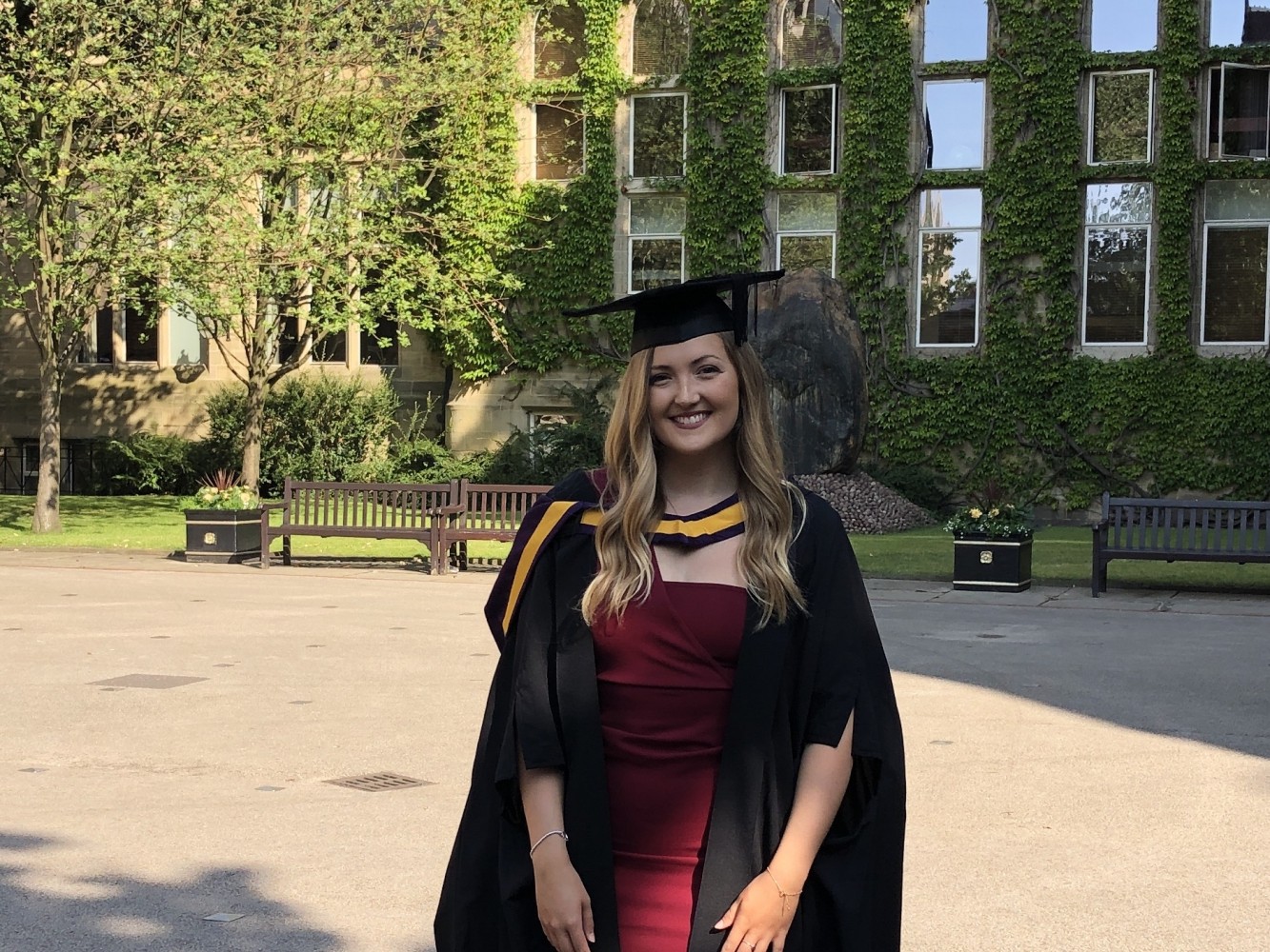 英国残疾游泳运动员以一等荣誉毕业 英国残疾游泳运动员以一等荣誉毕业