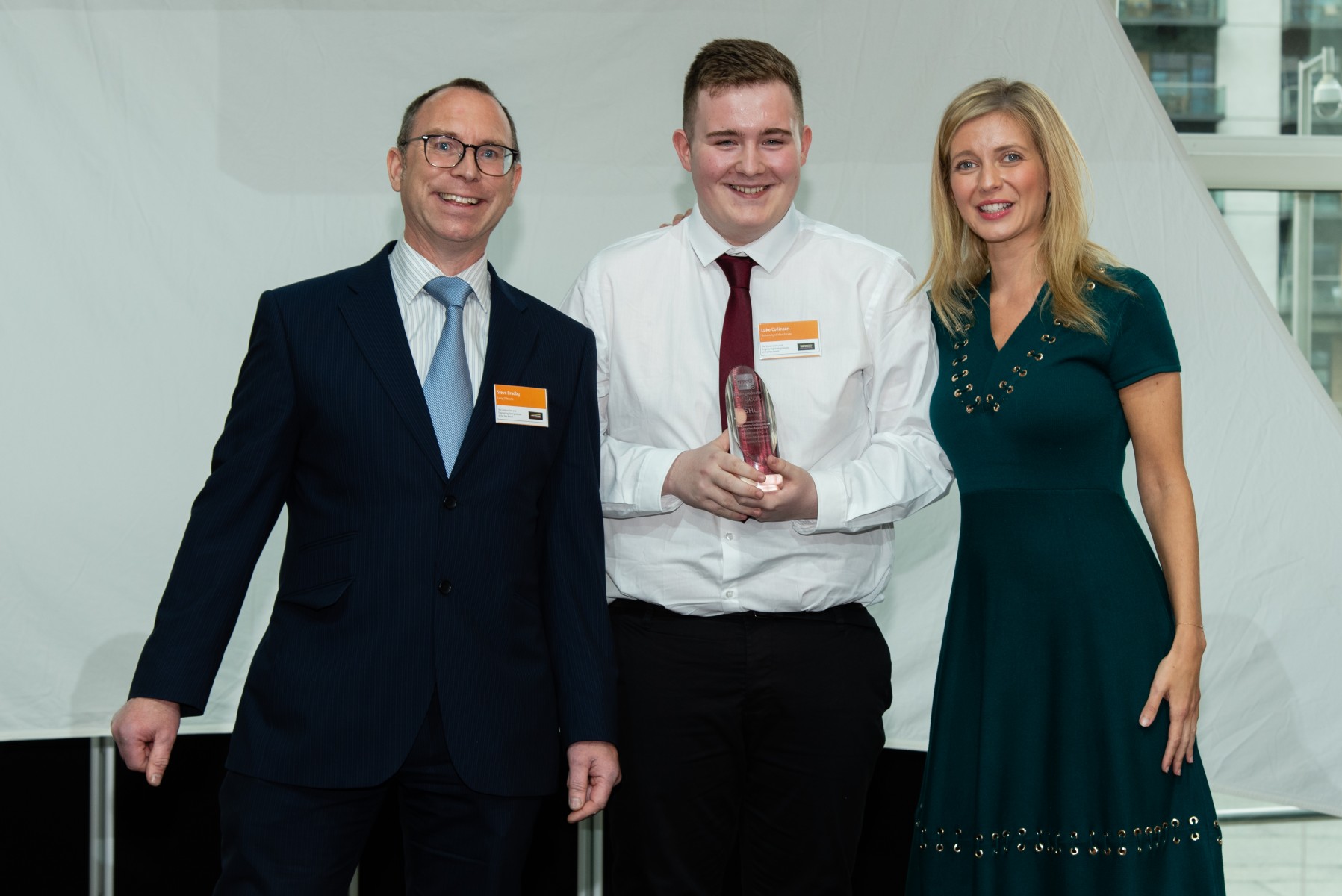 大一学生获年度本科生称号