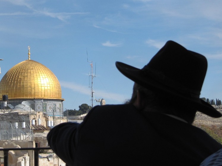 巴勒斯坦穆斯林和以色列犹太人认为对方对上帝的信仰使他们更仁慈