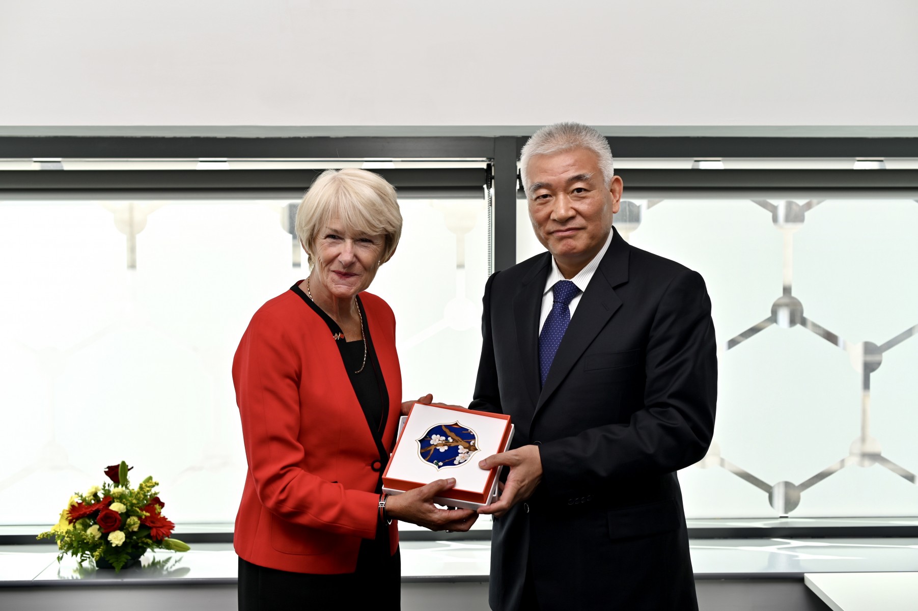 中国科技部长访问曼彻斯特大学 中国科技部长访问曼彻斯特大学