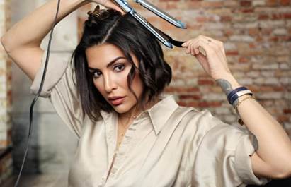 How to Curl Short Hair with a Straightener: A Beginner’s Guide