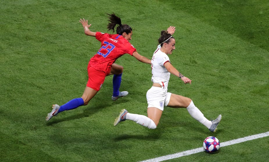 女子足球或许正逐渐增长，但这项比赛仍在为生存而奋斗