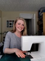 曼彻斯特学生义工为国民健康服务制作手术服