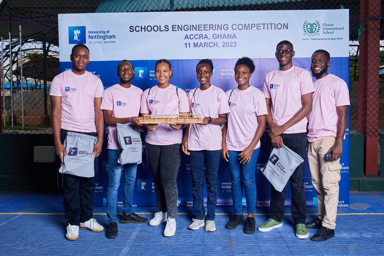 加纳大学举办首届工程竞赛给学生们