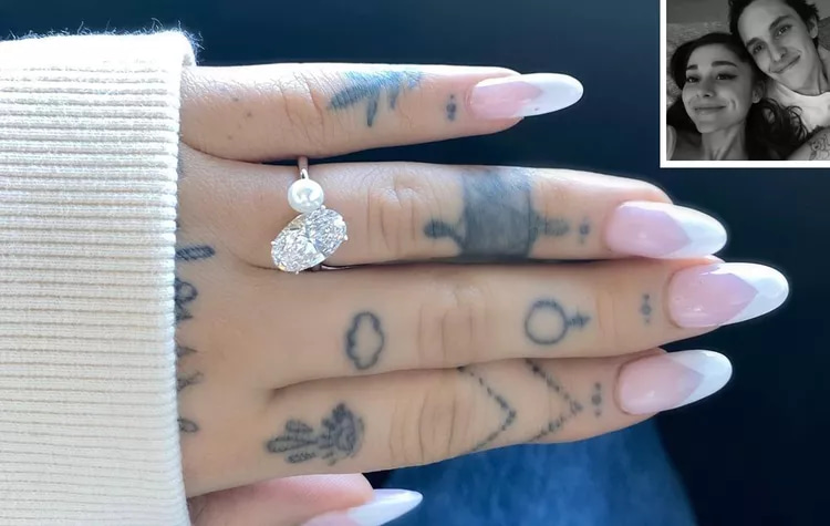 ariana grande engagement ring