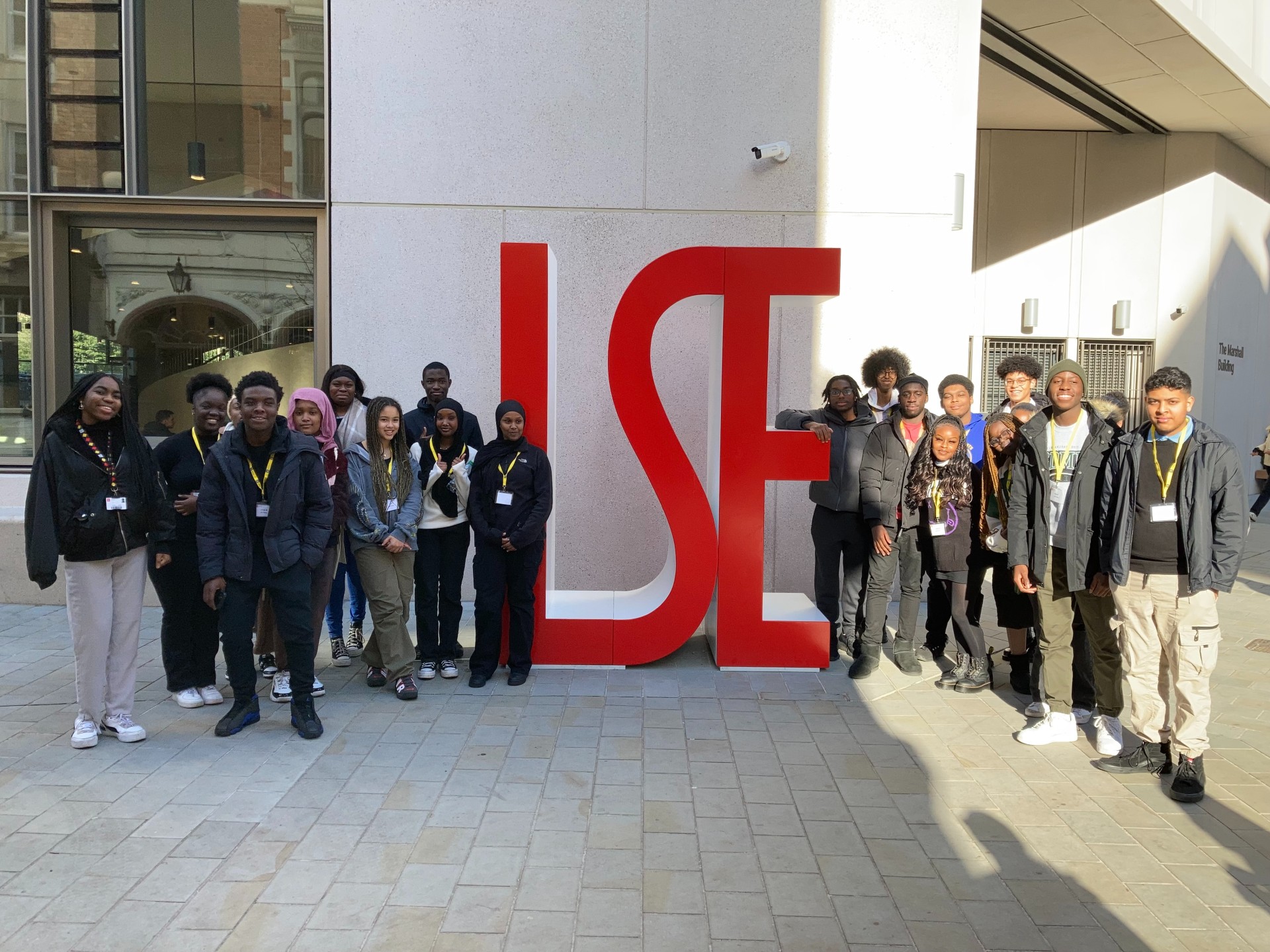 伦敦政治经济学院开设新的项目，面向黑人继续教育的12年级学生。