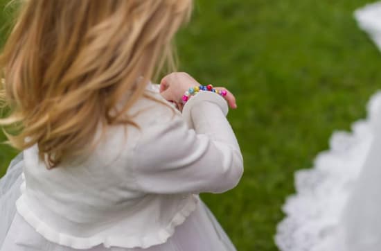 girl fiddling with bracelet