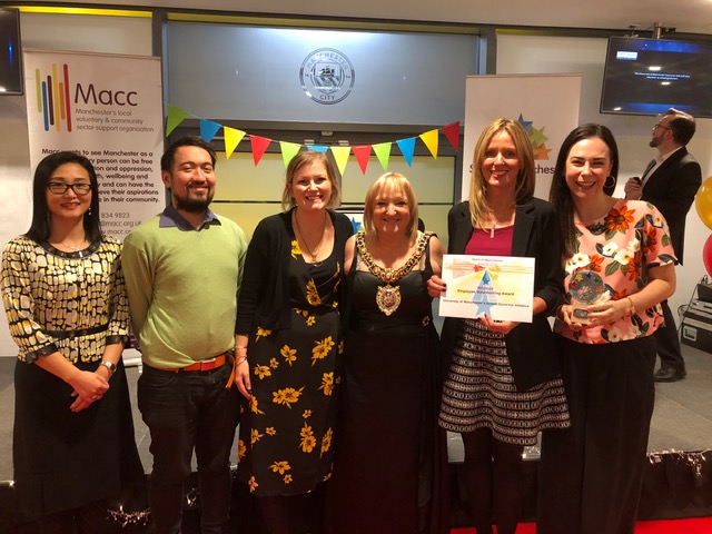 大学校董们倡议帮助了99,000名学生 赢得曼彻斯特精神奖