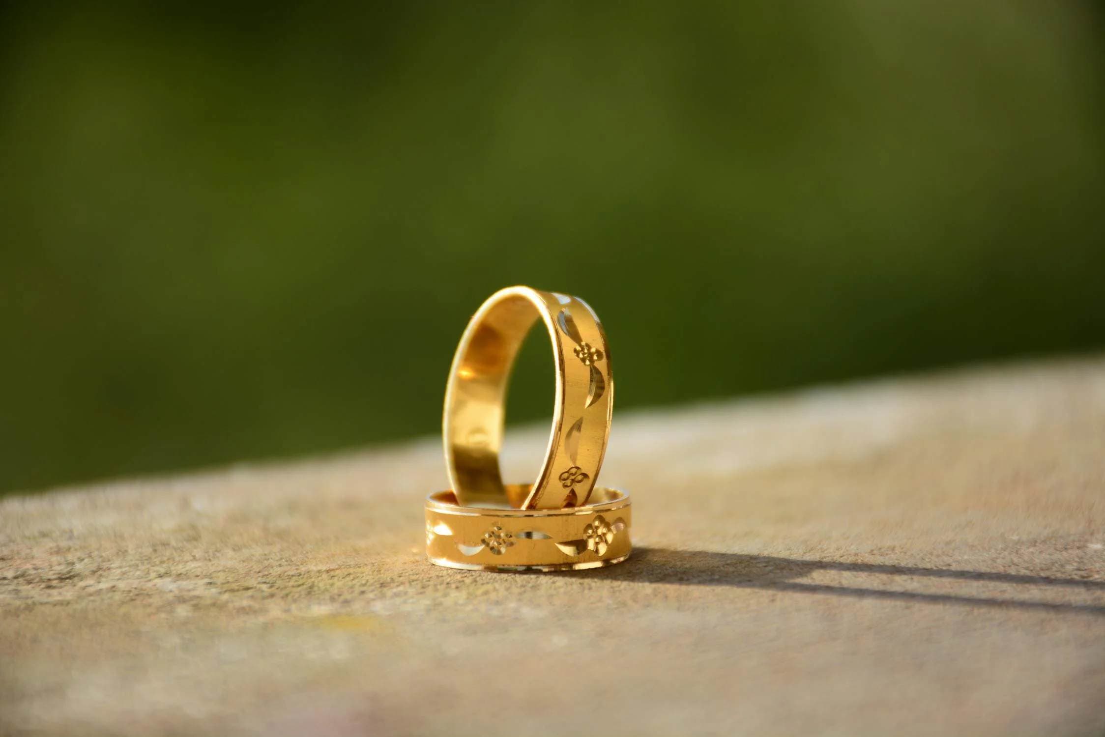 golden wedding rings