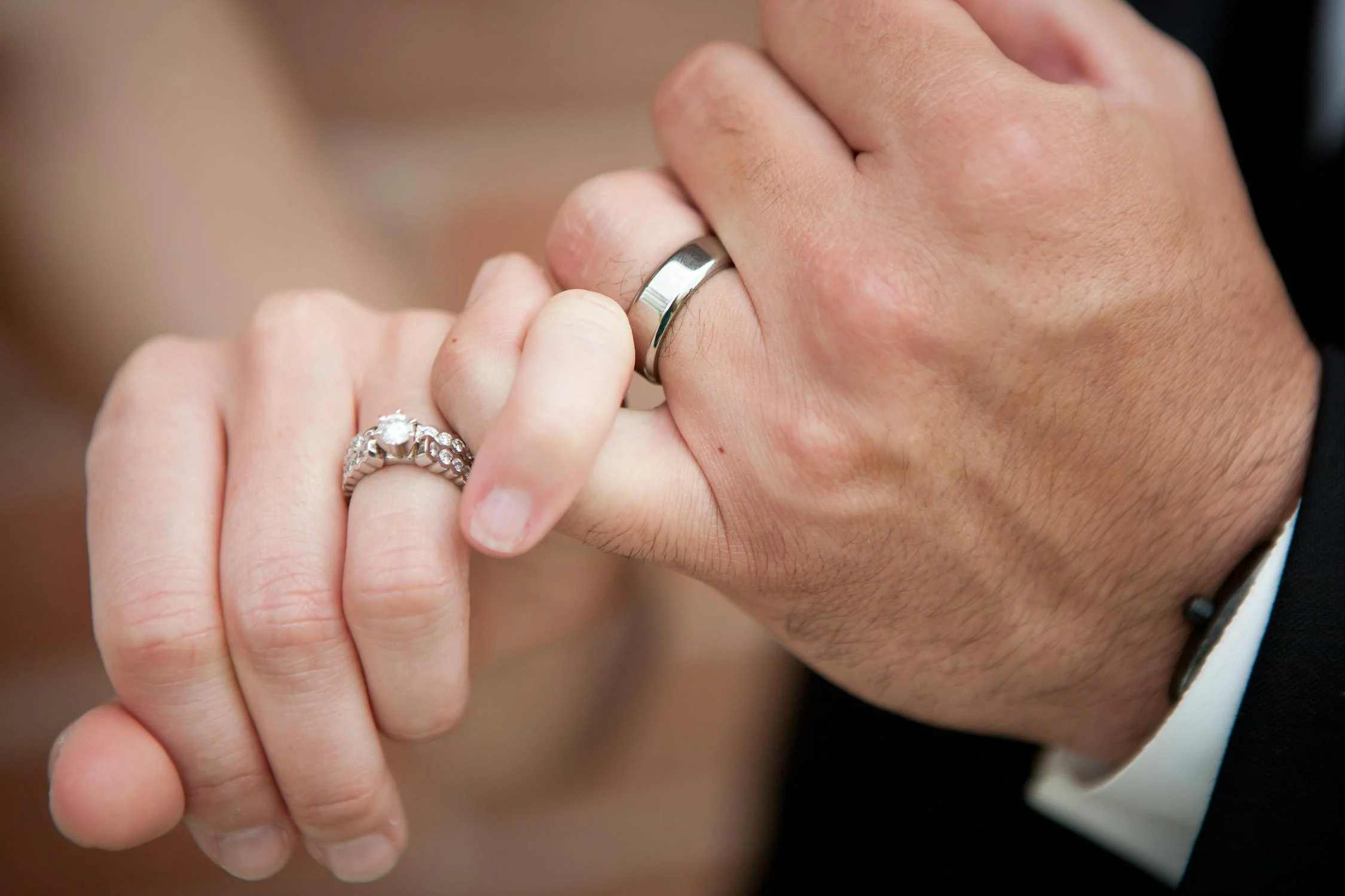 how to tell if the engagement ring is fit