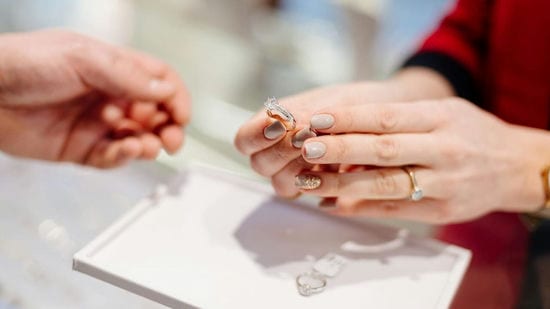 how to buy engagement rings