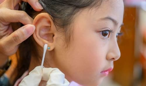 cleaning ear piercing