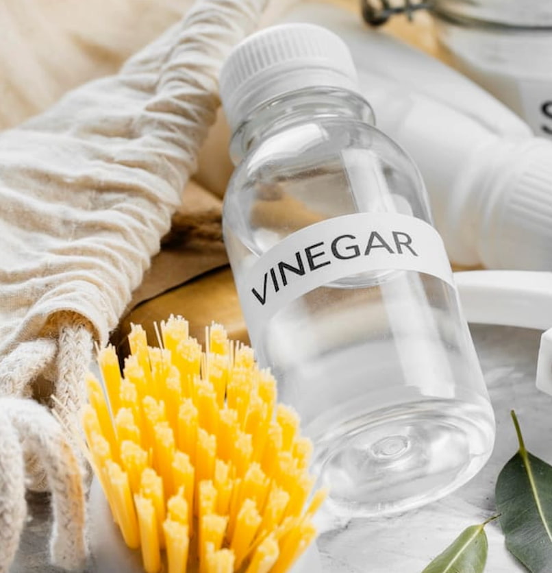 white vinegar cleaning solution