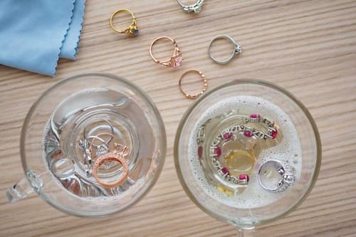 how to clean rusted jewelry