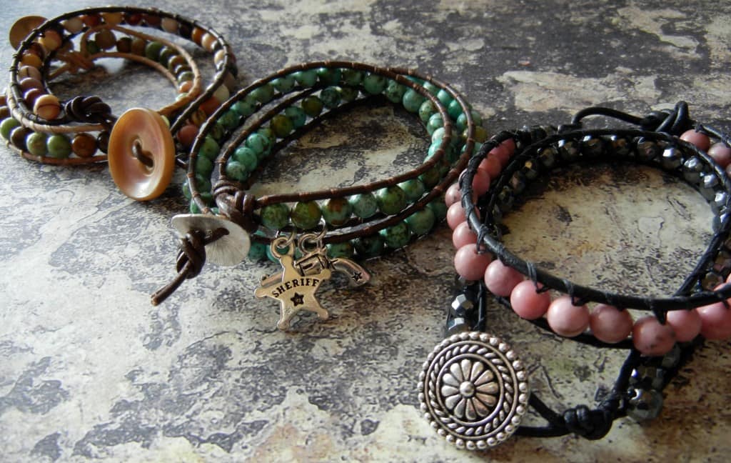 Bracelets en cuir avec perles