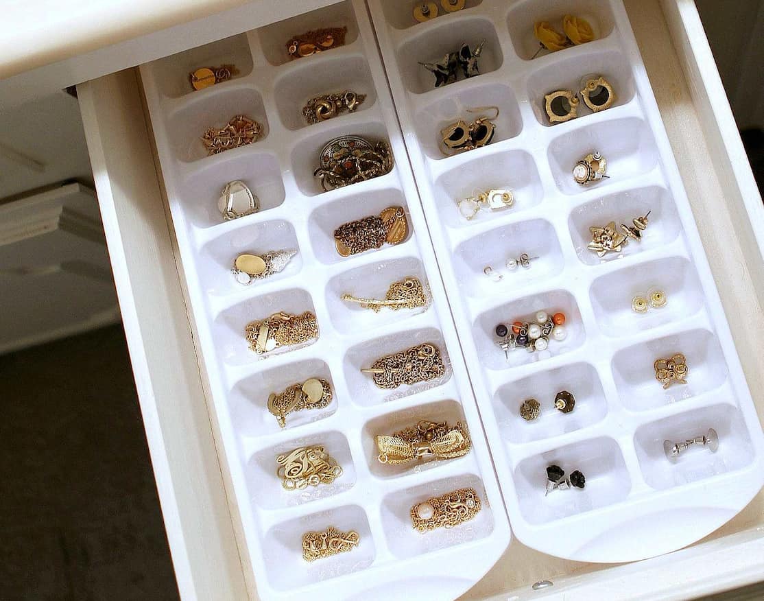 storing jewellery in ice cube tray