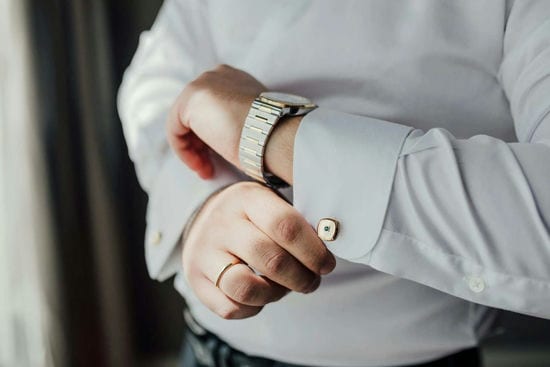 how to put on cuff links