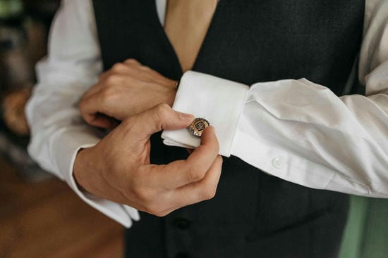 how to wear cuff links