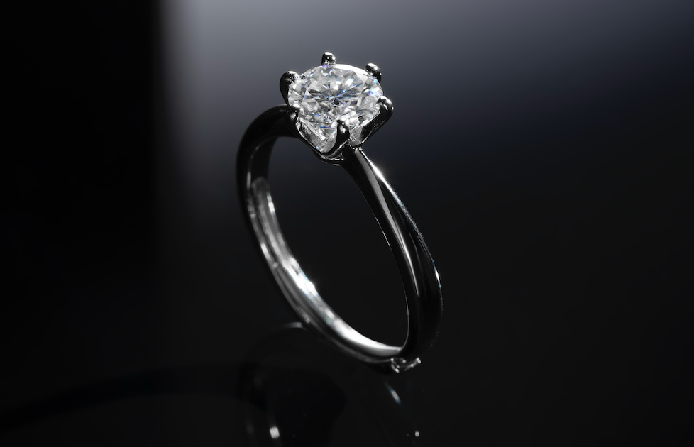 diamond prong setting