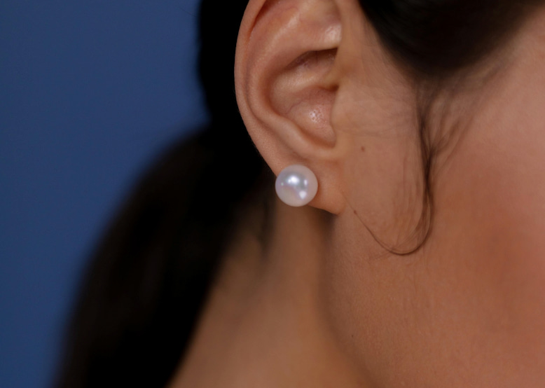 pearl ear stud