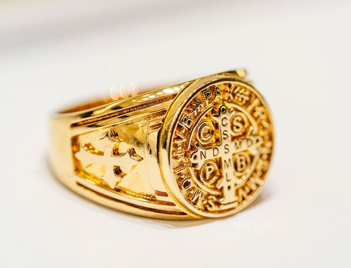 gold signet ring