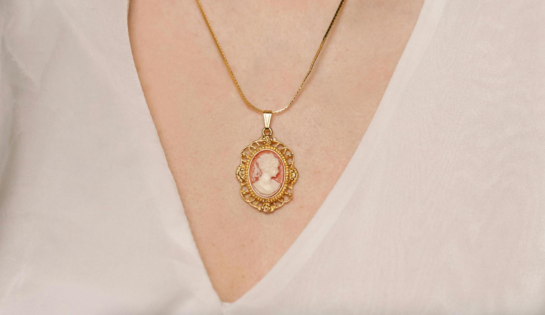 how to wear cameo jewelry